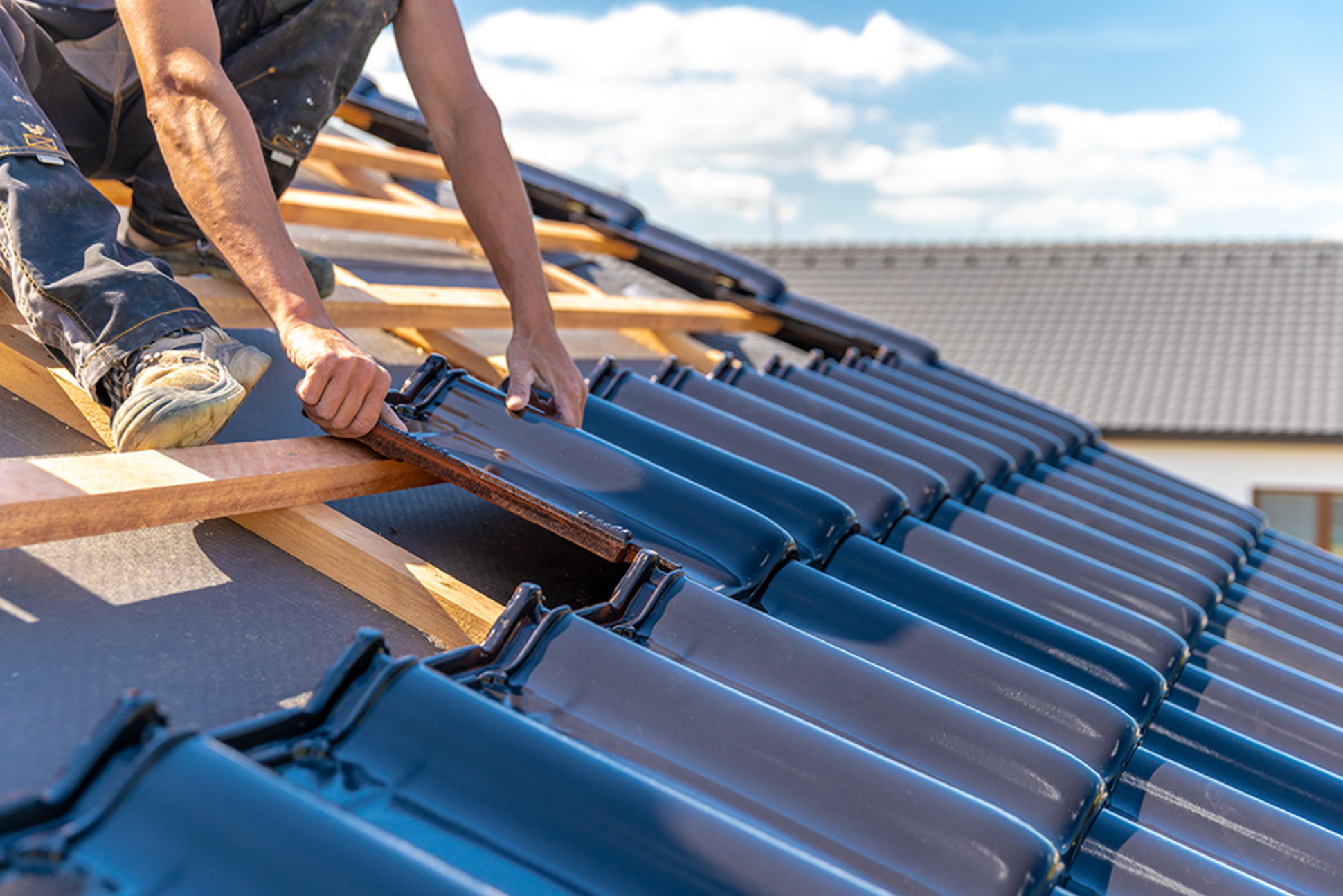 Dachdeckerarbeiten bei HOGAhenning-Bau GmbH & Co.KG in Windehausen