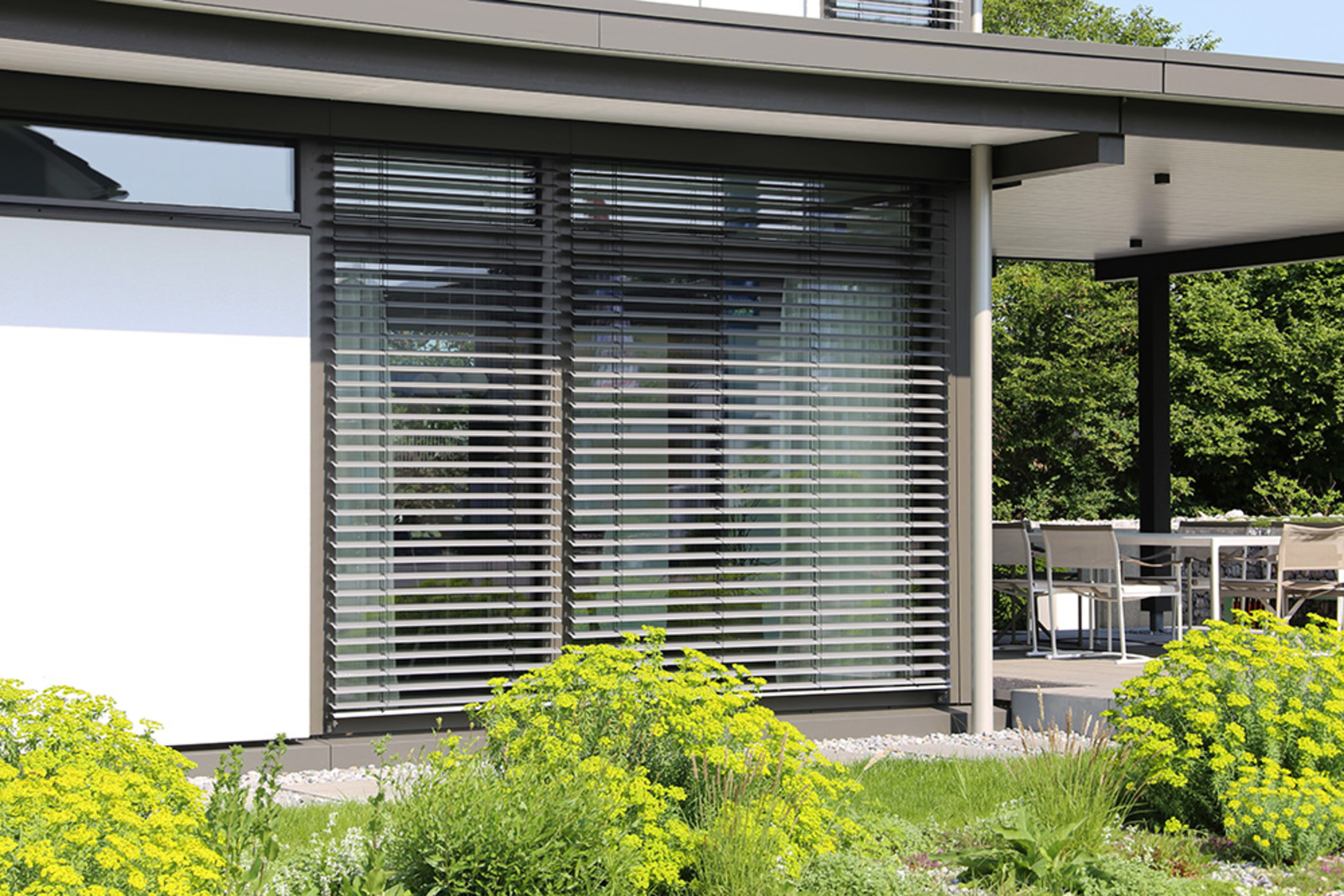 Rollladen&shy;steuerung bei HOGAhenning-Bau GmbH & Co.KG in Windehausen