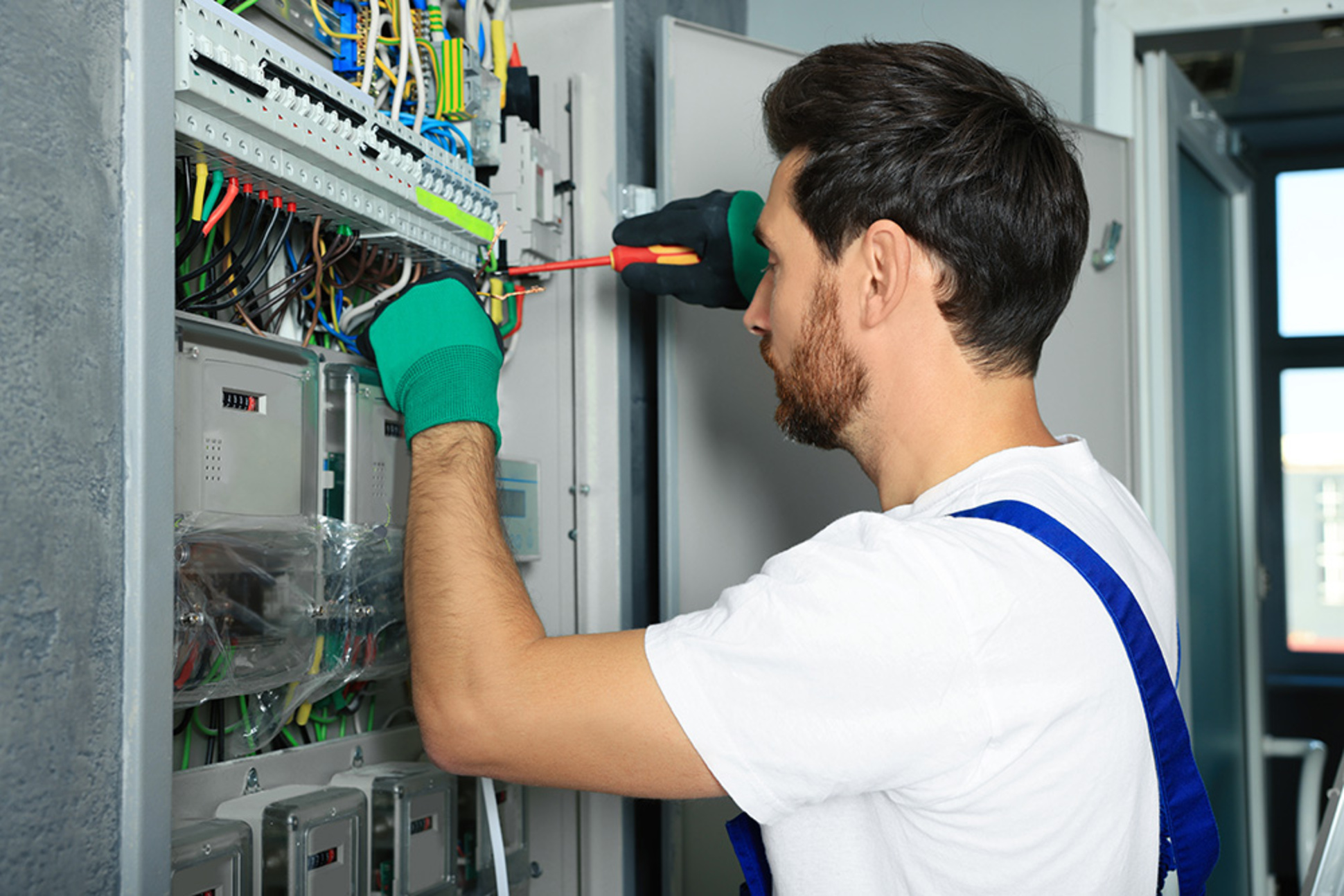 Nieder&shy;spannungs&shy;anlagen bei HOGAhenning-Bau GmbH & Co.KG in Windehausen