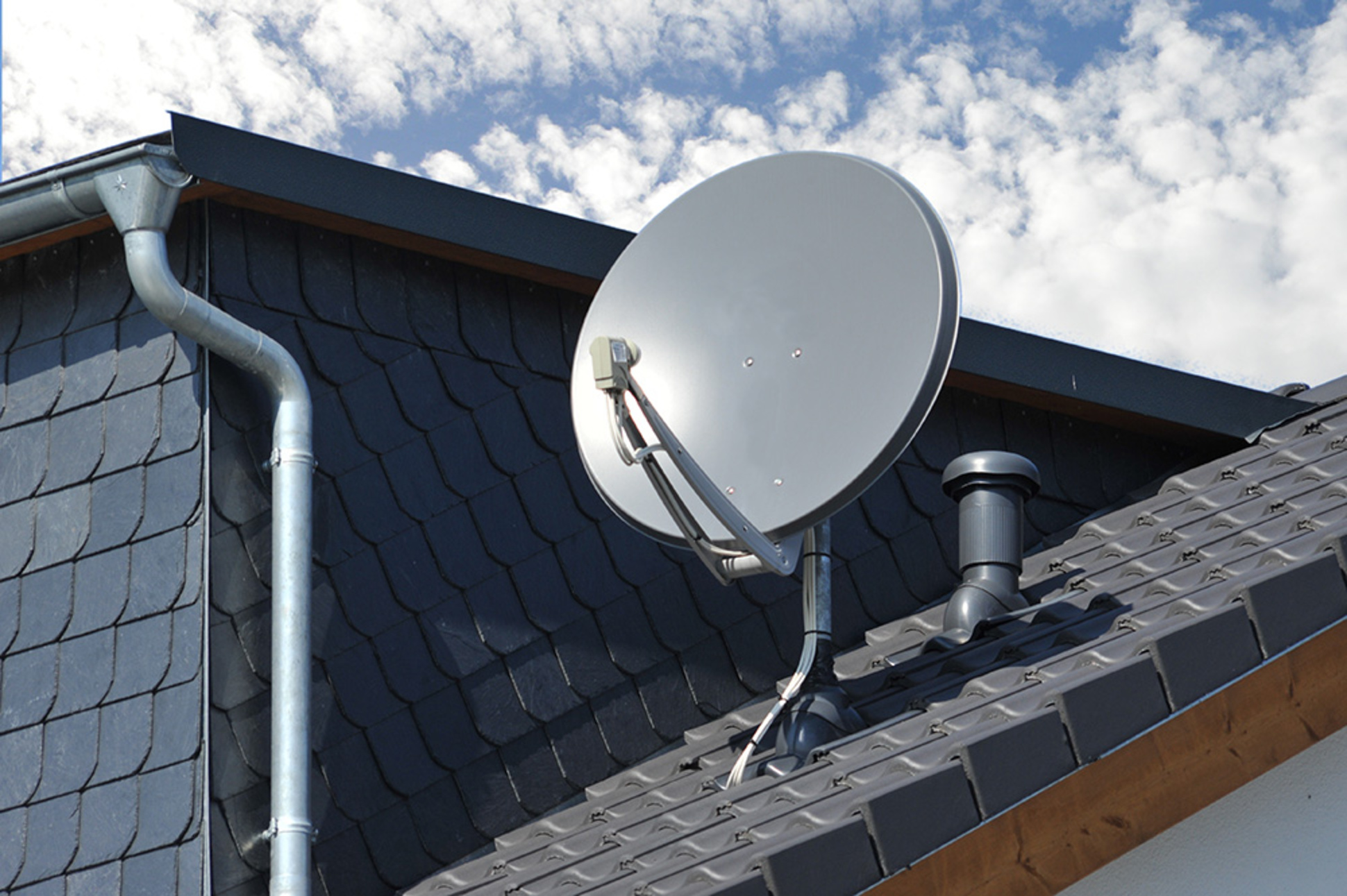 TV-Empfang bei HOGAhenning-Bau GmbH & Co.KG in Windehausen