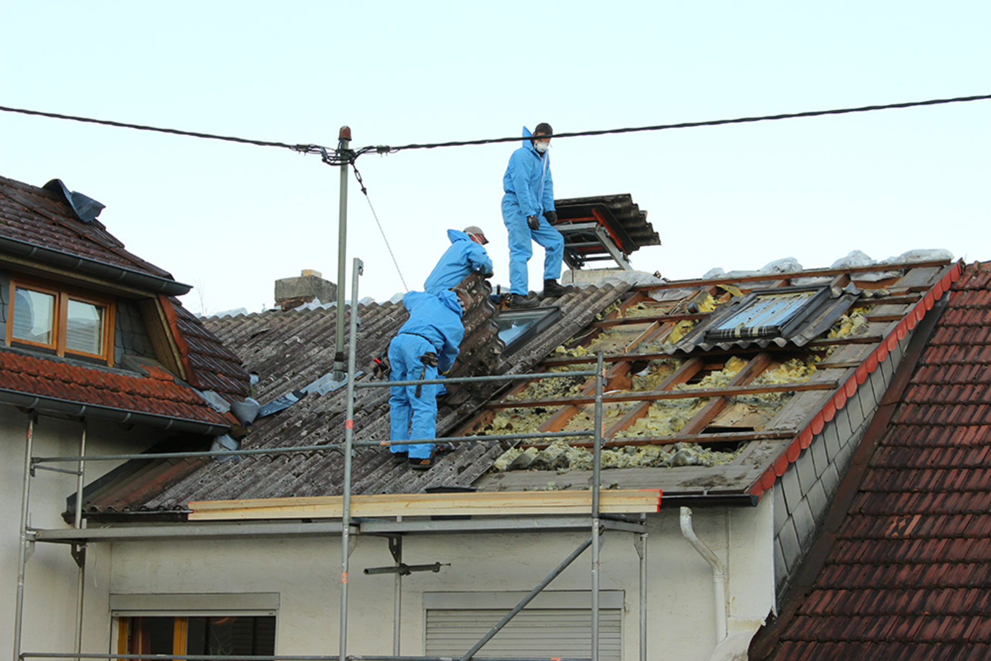 Asbestsanierung bei HOGAhenning-Bau GmbH & Co.KG in Windehausen